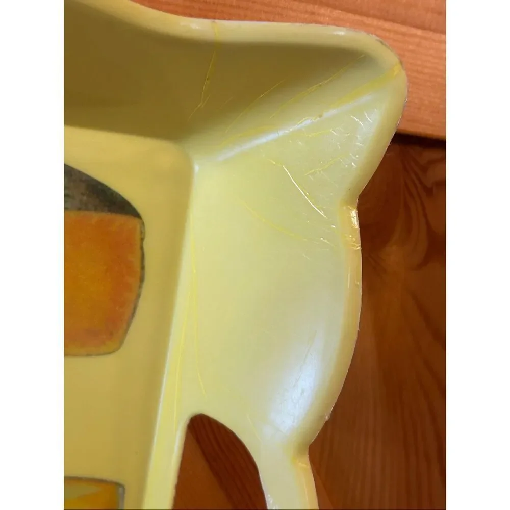 Vintage plastic cheese platter with handles (7653)